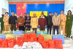 Đoàn Thanh niên - Hội phụ nữ Phòng CSGT Công an tỉnh Lào Cai mang "Xuân yêu thương" đến với bà con