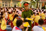 HS Trường Tiểu học Đinh Tiên Hoàng được trang bị kiến thức về an toàn giao thông