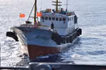 Trung Quốc dùng tàu cá trá hình "cắt mũi" USS Lassen?