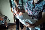 Tin mới vụ bé 6 tháng chết bí ẩn khi ở cùng cha
