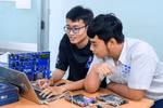 Tốt nghiệp ngành Kỹ thuật điện tử - viễn thông đâu chỉ để sửa wifi, điện thoại