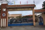 Hiệu trưởng chuyên Phan Ngọc Hiển bác thông tin cho nữ sinh thoa son, nhuộm tóc