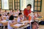 Hiệu trưởng có phần lúng túng, giáo viên thì băn khoăn khi phải trực Tết