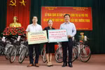Trao yêu thương, tạo động lực cho học sinh thị xã Phú Thọ đến trường