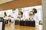 Đại học Hàng Hải Việt Nam tự điều chế nước rửa tay khô phòng dịch Corona