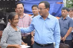 Tập đoàn Điện lực Việt Nam hỗ trợ người dân Chương Mỹ khắc phục hậu quả lũ lụt