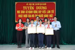 Chủ tịch Hà Nội tặng danh hiệu Người tốt-Việc tốt cho 3 em trả lại 50 triệu đồng