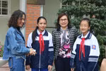 Tặng danh hiệu Người tốt việc tốt cho học sinh cấp 2 Gia Thụy trả lại tiền rơi