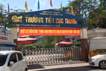 Trường Trung Hòa bán sách kiểu "bia kèm lạc", lợi lộc ai hưởng?
