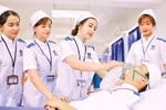 Đưa môn Văn vào xét tuyển ngành Y khoa: Nên hay không?
