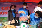 Áo xanh tình nguyện bán nông sản cho nông dân, lợi nhuận ủng hộ học sinh nghèo