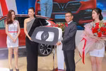 VinFast giao xe Lux SA2.0 giá 1,7 tỷ đồng cho đại sứ thương hiệu Ngô Thanh Vân