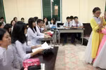 Có giáo viên đến lớp, ngồi nguyên trên bục giảng, chờ trống hết tiết thì bước ra