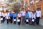 Xúc động với chương trình “Áo trắng đến trường, tặng em ngày Tết”