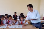 Thương học sinh nghèo, thầy giáo Hào bỏ trường phố lên rừng dạy học