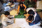 Kinh tế khó khăn, làng bánh chưng lớn nhất HN đìu hiu trước Tết
