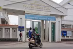 Ngày làm việc cuối cùng, Hiệu trưởng ký nhận 11 học sinh chuyển trường
