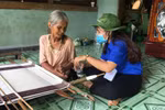 Sinh viên lặn lội về buôn làng, cùng chống dịch Covid