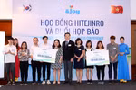 Trao học bổng 200 triệu đồng cho 10 sinh viên xuất sắc ở Hà Nội