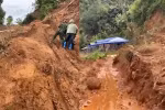 Đường đến điểm trường Trống Sự A của Trường mầm non Suối Lư bị sạt lở đường.