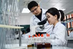 Phó Giáo sư, Tiến sĩ Trương Thanh Tùng - Trưởng nhóm Nghiên cứu tiềm năng “Thiết Kế và tổng hợp thuốc mới” tunglab.com kiêm giảng viên bộ môn Khoa học cơ bản và cơ sở Dược, Trường Đại học Phenikaa. Ảnh: NVCC