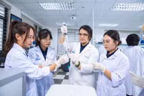 Từ “7 tiến sĩ” đến cấu trúc đào tạo đại học thực chất: Cần cách tiếp cận linh hoạt và có lộ trình