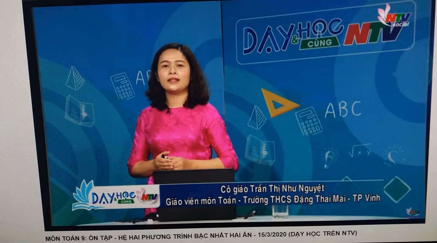 Tiết học đầu tiên của khối lớp 9 do cô giáo Trần Thị Như Nguyệt thể hiện (Ảnh CTV).