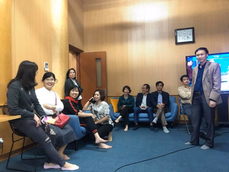 Giáo viên Nghệ An hào hứng chuẩn bị cho những tiết sạy trực tuyến (Ảnh: CTV).