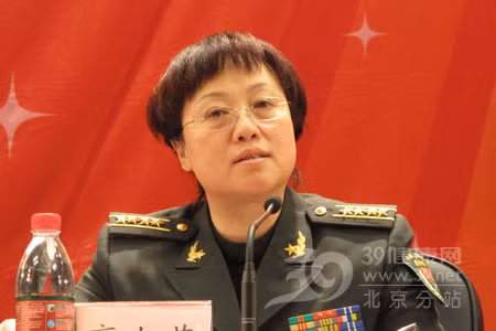 Cao Tiểu Yên khi còn đeo quân hàm Đại tá.