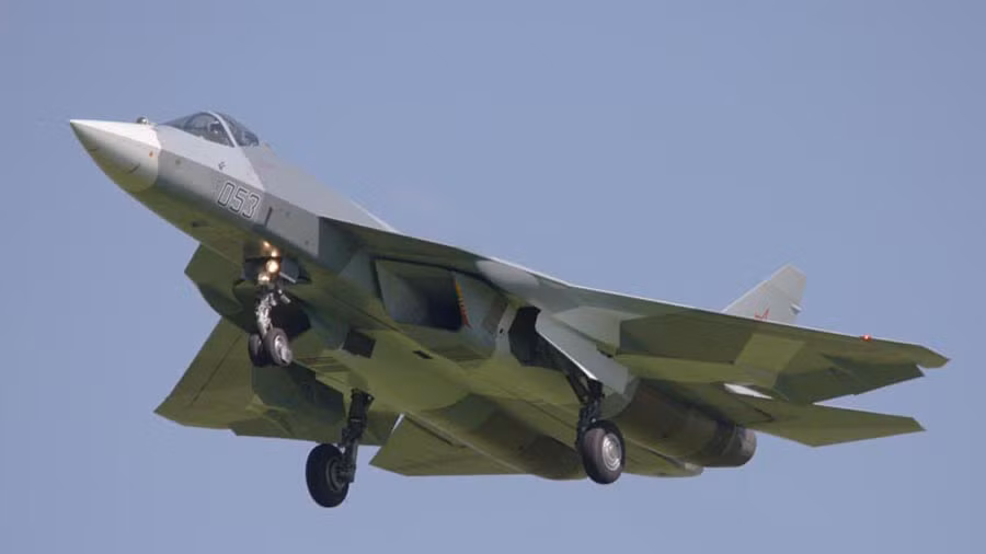 Lần đầu tiên nguyên mẫu máy bay PAK FA (Tổ hợp Hàng không Tương lai cho Không quân Chiến thuật) T-50 thứ 3 được thử nghiệm bay trên không là vào ngày 22 tháng 11 năm 2012 tại sân bay Komsomolsk-on-Amur ở vùng Viễn Đông. Lần đầu tiên nguyên mẫu máy bay PAK FA (Tổ hợp Hàng không Tương lai cho Không quân Chiến thuật) T-50 thứ 3 được thử nghiệm bay trên không là vào ngày 22 tháng 11 năm 2012 tại sân bay Komsomolsk-on-Amur ở vùng Viễn Đông.