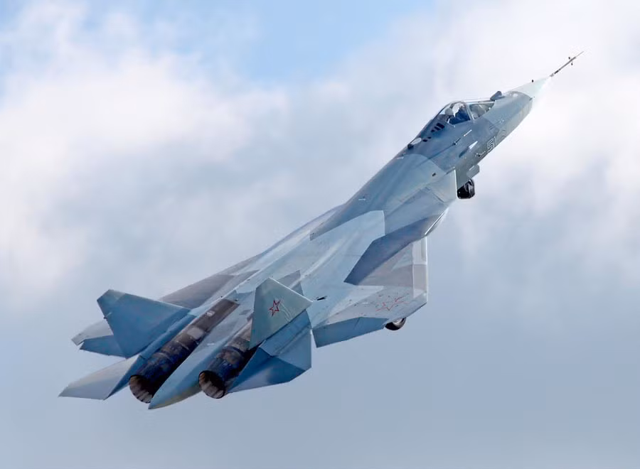 "Theo kế hoạch, mẫu thử nghiệm đầu tiên của FGFA sẽ được chuyển đến Ấn Độ vào năm 2014, sau đó máy bay sẽ thực hiện các bài kiểm tra tại căn cứ Không quân Ozhhar. Chúng tôi hy vọng để có thể sớm đưa các máy bay này vào hoạt động trong năm 2022," – Tham mưu trưởng Không quân Ấn Độ NAK Browne cho hay. "Theo kế hoạch, mẫu thử nghiệm đầu tiên của FGFA sẽ được chuyển đến Ấn Độ vào năm 2014, sau đó máy bay sẽ thực hiện các bài kiểm tra tại căn cứ Không quân Ozhhar. Chúng tôi hy vọng để có thể sớm đưa các máy bay này vào hoạt động trong năm 2022," – Tham mưu trưởng Không quân Ấn Độ NAK Browne cho hay.