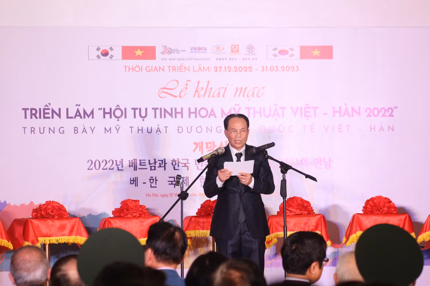 Tiến sĩ Nguyễn Tiến Luận - Hiệu trưởng Trường đại học Nguyễn Trãi phát biểu. Ảnh: T.D