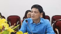 TS. Nguyễn Thanh Phong – Cục trưởng Cục An toàn thực phẩm trao đổi với báo chí. Ảnh H.Lực