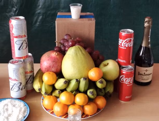 Để có được mâm ngũ quả đón Tết, nhóm của Thanh Hà đã đặt hàng trước với người bán. Ảnh: Lê Tuấn Anh Để có được mâm ngũ quả đón Tết, nhóm của Thanh Hà đã đặt hàng trước với người bán. Ảnh: Lê Tuấn Anh