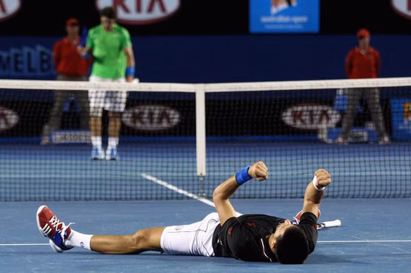 Và trận đấu đã đến hồi kết. Nadal có một break point ở ván cuối cùng nhưng không giành được sau khi Djokovic thực hiện cú giao bóng ăn điểm trực tiếp. Một cú thuận tay khác kết thúc trận đấu sau 5 giờ 53 phút, và Novak Djokovic đoạt ngôi vô địch đơn nam Úc mở rộng 2012.