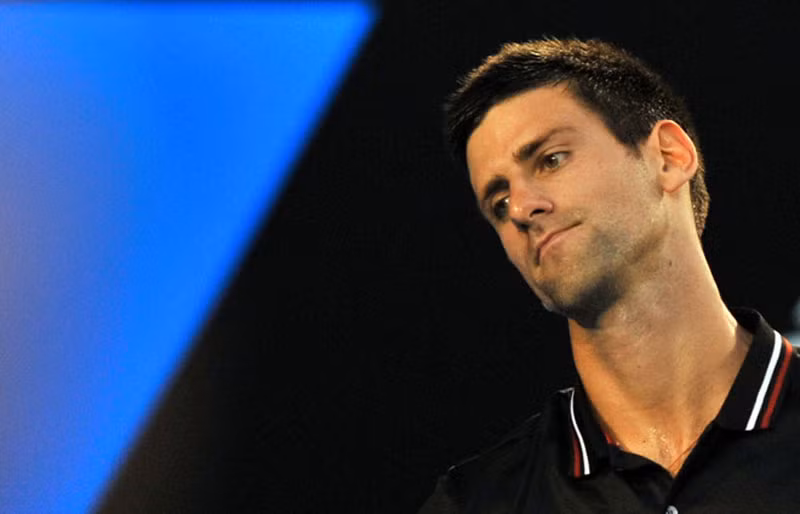 Cho dù Djokovic đã cố gắng san bằng 4-4 với 1 break point khác và đưa set 1 tới tỷ số 5-5, Nadal một lần nữa dành break trước khi thực hiện những cú giao bóng chuẩn xác để thắng set 1 với tỷ số 7-5. 1-0 cho Nadal