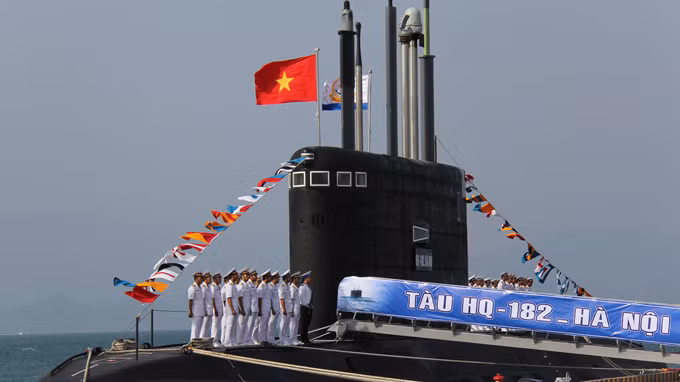 Tàu ngầm thông thường Hà Nội HQ 182 của Hải quân Việt Nam Tàu ngầm thông thường Hà Nội HQ 182 của Hải quân Việt Nam