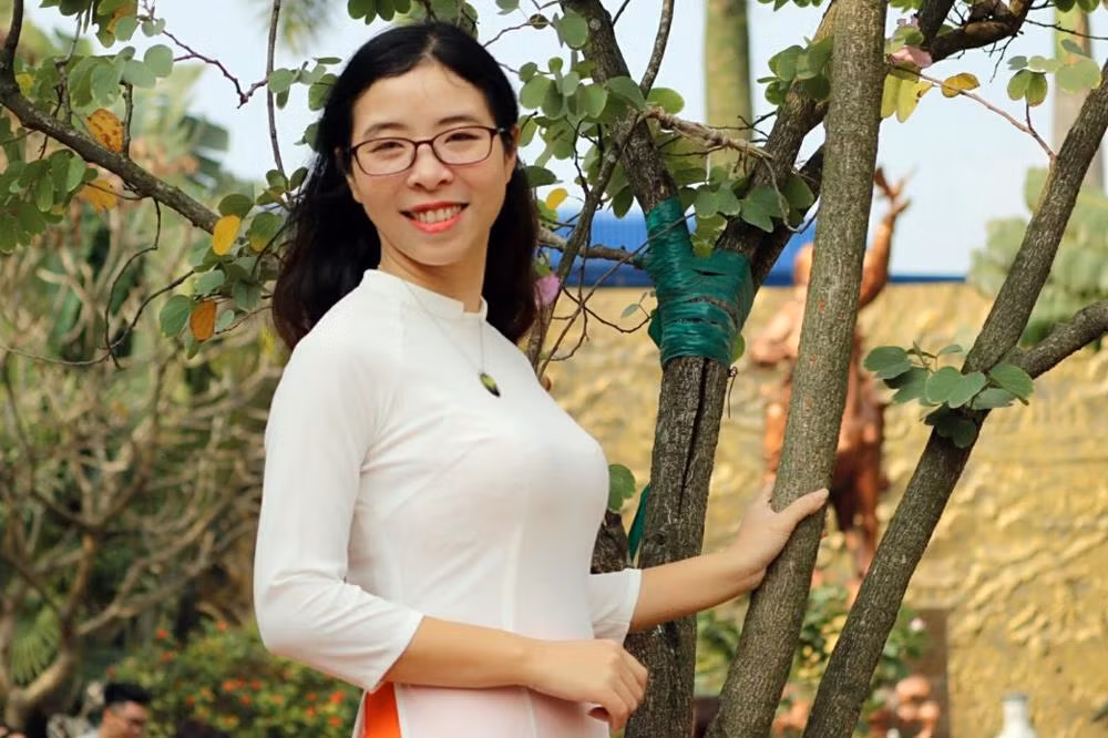 Theo cô giáo Nguyễn Thị Quỳnh Nga: Quan điểm của tôi là dùng lý lẽ và Giáo dục bằng chân tâm, hướng dẫn tận tình, dạy kiến thức bằng tình cảm chứ không phải là áp đặt. Ảnh: Nhân vật cung cấp. Theo cô giáo Nguyễn Thị Quỳnh Nga: Quan điểm của tôi là dùng lý lẽ và Giáo dục bằng chân tâm, hướng dẫn tận tình, dạy kiến thức bằng tình cảm chứ không phải là áp đặt. Ảnh: Nhân vật cung cấp.