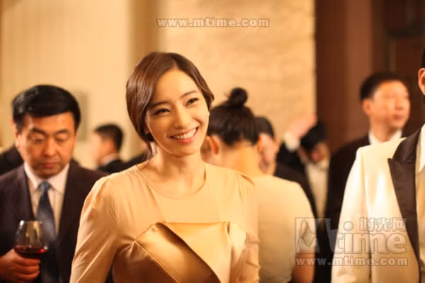 Joo Yoon tưởng như đã tìm thấy ánh sáng của đời mình. Tuy nhiên, cô lại lưỡng lự trước tình yêu và cơ hội thay đổi số phận.