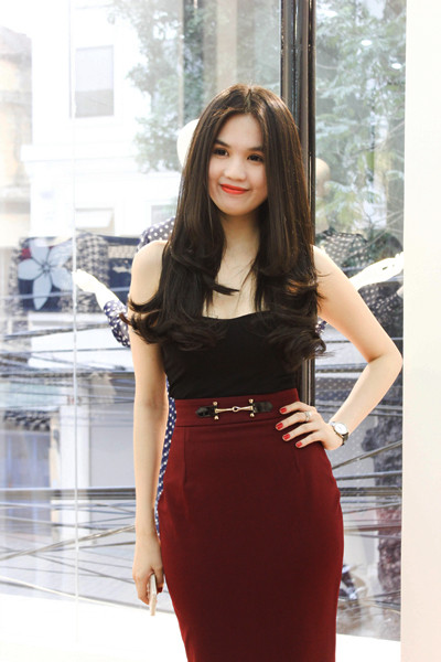 Trong suốt năm 2012, Ngọc Trinh khiến dư luận bàn tán bởi những phát ngôn gây sốc về chuyện "cạp đất mà ăn", "sống dựa bạn trai"... Trong suốt năm 2012, Ngọc Trinh khiến dư luận bàn tán bởi những phát ngôn gây sốc về chuyện "cạp đất mà ăn", "sống dựa bạn trai"...