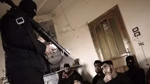Ngoài sarin quân đội Syria còn tìm thấy súng lục, bom tự chế, súng trường tự động.