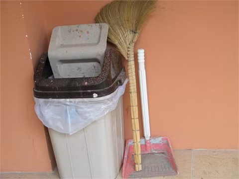 SV làng ĐH ăn bẩn, sống bẩn với 'núi rác' khổng lồ