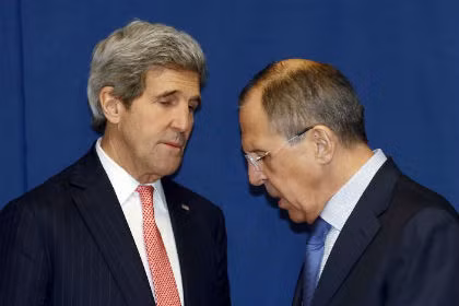 Ngoại trưởng Mỹ John Kerry (trái) và Ngoại trưởng Nga Sergei Lavrov Ngoại trưởng Mỹ John Kerry (trái) và Ngoại trưởng Nga Sergei Lavrov