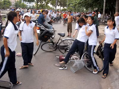 Diễn biến mới vụ cô giáo uống thuốc rầy tự tử trước mặt lãnh đạo ảnh 4 Văn hóa ứng xử: Dân miền Nam