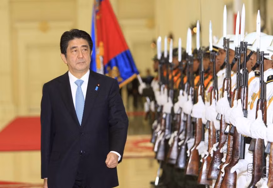 Thủ tướng Nhật Bản Shinzo Abe đã tới thăm 10 nước ASEAN sau 1 năm lên nắm quyền. Thủ tướng Nhật Bản Shinzo Abe đã tới thăm 10 nước ASEAN sau 1 năm lên nắm quyền.