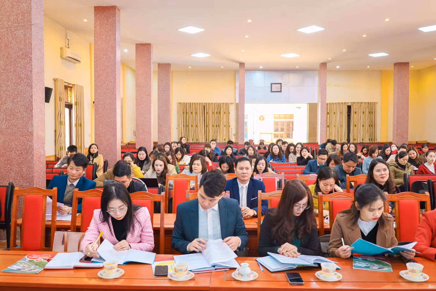 Giảng viên Trường Đại học Kinh Tế Nghệ An. Ảnh trên website nhà trường Giảng viên Trường Đại học Kinh Tế Nghệ An. Ảnh trên website nhà trường