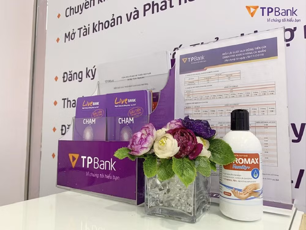 TPBank trang bị nước rửa tay. TPBank trang bị nước rửa tay.