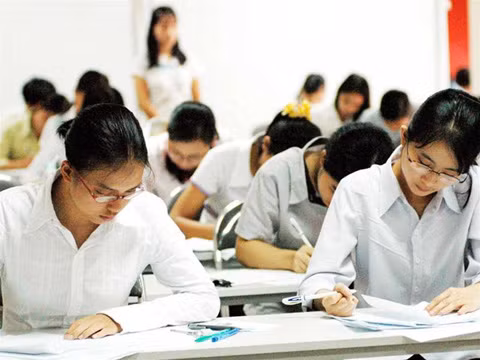 Giảm tỷ lệ hồ sơ đăng ký dự thi đại học, cao đẳng năm 2014 ảnh 1