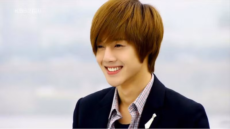 Kim Hyun Joong, "Bức tượng biết đi" của màn ảnh Hàn, khuôn mặt được ví như tượng tạc. Kim Hyun Joong, "Bức tượng biết đi" của màn ảnh Hàn, khuôn mặt được ví như tượng tạc.