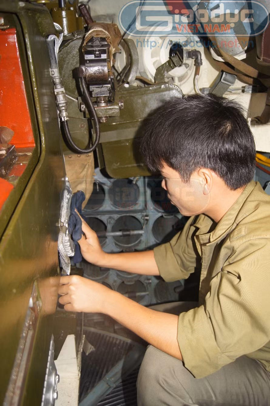 Bảo quản khí tài trong xe